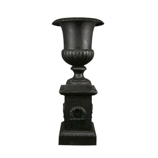 Medici vases in cast iron on black base