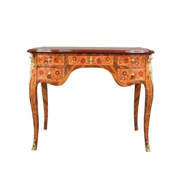 Bureau Louis XV avec une superbe marqueterie fleurie - Meuble de style