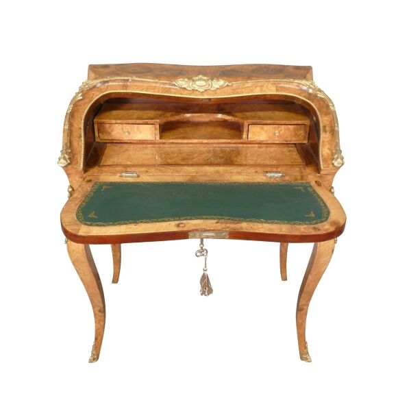 Bureau de pente Louis XV en ronce d'érable 6 Bureau de pente Louis XV en ronce d'érable - Meubles louis xv