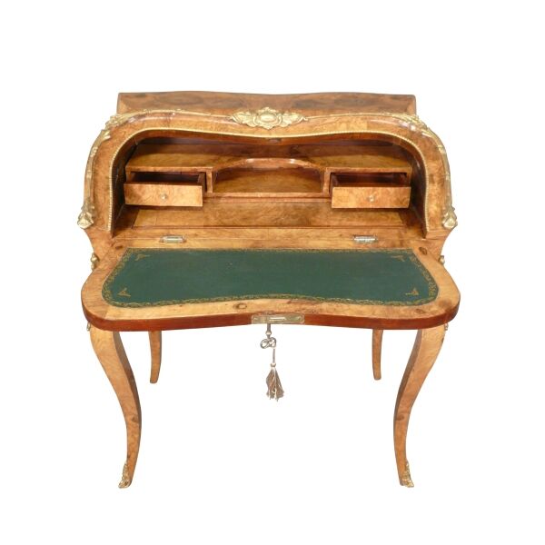 Bureau de pente Louis XV en ronce d'érable 7 Bureau de pente Louis XV en ronce d'érable