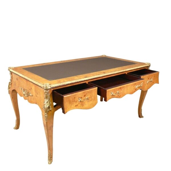 Grand bureau Louis XV en loupe d'orme 4 Bureau plat style Louis XV en loupe d'orme